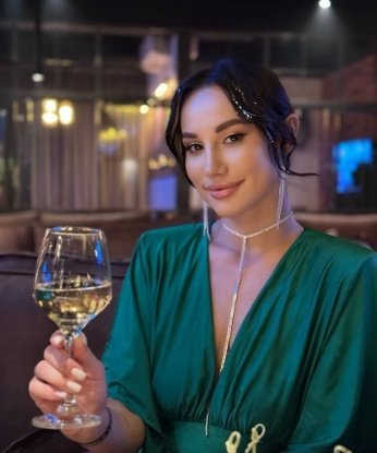 Опытная, креативная и всегда готова подарить незабываемое удовольствие. 💋 Со мной ты окунешься в мир ярких эмоций и наслаждения. Мне нравится узнавать новое и экспериментировать в сексе. Умею удовлетворить самые сокровенные фантазии. 😈 Фото настоящие, откровенные и сексуальные. Атмосфера комфорта и непринужденности гарантирована. 🌹 Читай мои отзывы и ты узнаешь, как мои клиенты наслаждаются мной. Приглашаю в гости, я живу в Москве, Москвы в самом центре. 💕 Доверься мне, позволь себе стать волшебным моментом в моих нежных объятиях. 💫 Маруся